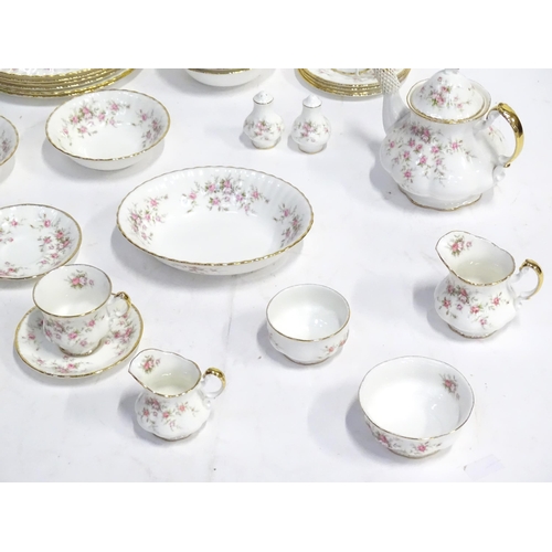 352 - A quantity of tea / dinner wares in the Victoriana Rose pattern to include, tea cups and saucers, pl... 
