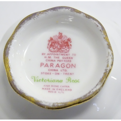352 - A quantity of tea / dinner wares in the Victoriana Rose pattern to include, tea cups and saucers, pl... 
