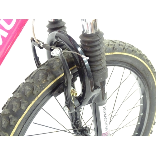 961 - A girls pink Athena Muddy Fox mountain bike