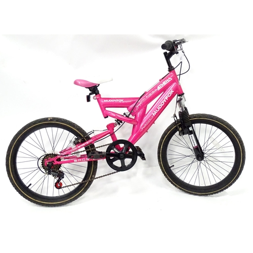 961 - A girls pink Athena Muddy Fox mountain bike