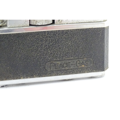 473 - A novelty lighter formed as a camera. Approx. 2 1/2