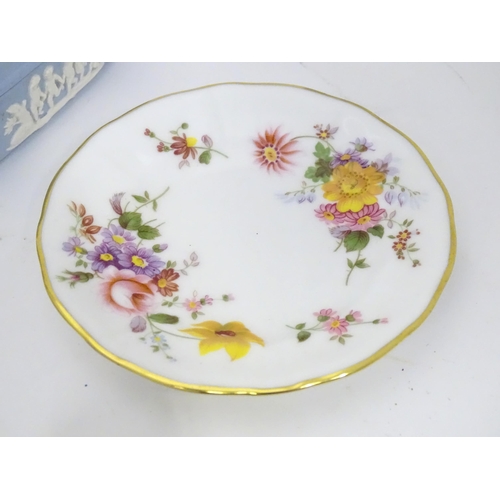 97 - A quantity of assorted ceramics to include Royal Worcester figures Sea Breeze no. 3008 and Ireland, ... 