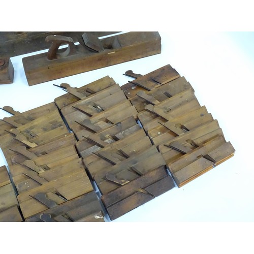 103 - Vintage Tools : A quantity of assorted  woodworking planes