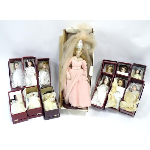 973 - A quantity of Danbury Mint dolls (13)