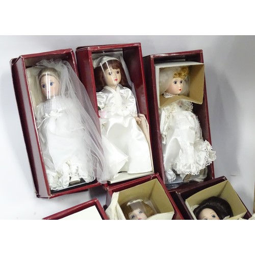 973 - A quantity of Danbury Mint dolls (13)