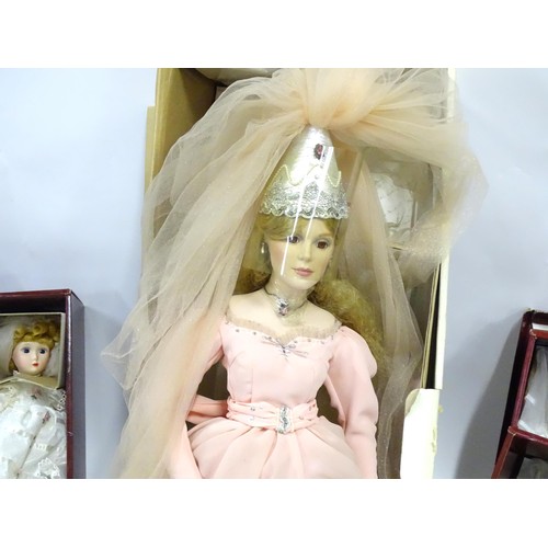 973 - A quantity of Danbury Mint dolls (13)