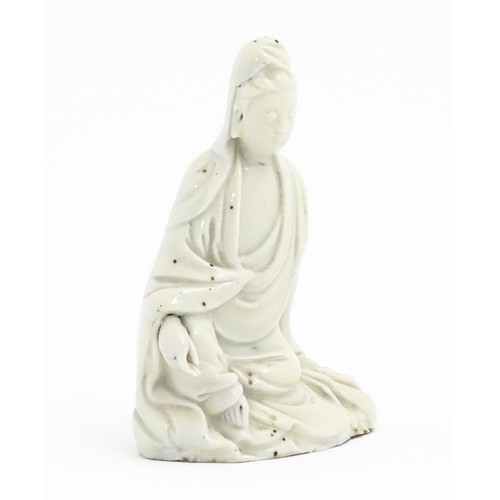 10 - A Chinese blanc de chine figure modelled as Guanyin seated. Approx. 4 3/4