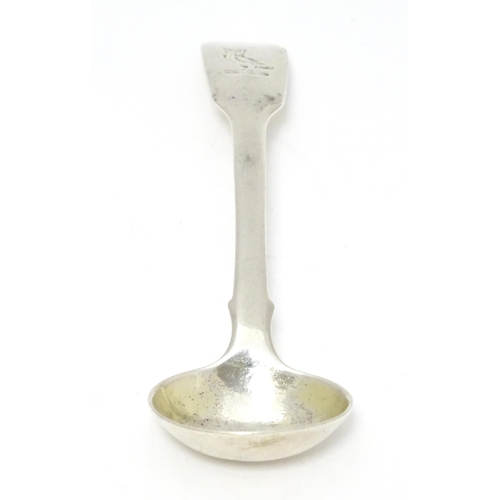 483 - A silver fiddle pattern salt spoon hallmarked London 1808 James Ede & Alexander Hewat. 4