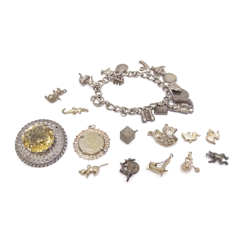 776 - Assorted silver and white metal to include charms, pendant, brooch etc.