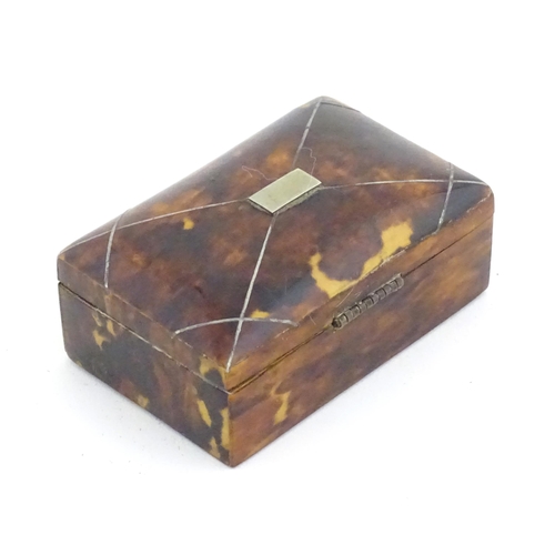 1271 - A 19thC tortoiseshell snuff box with inlaid stringing detail to top. Approx. 1