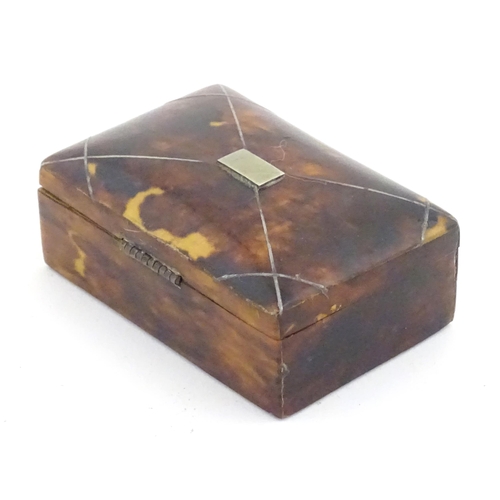 1271 - A 19thC tortoiseshell snuff box with inlaid stringing detail to top. Approx. 1