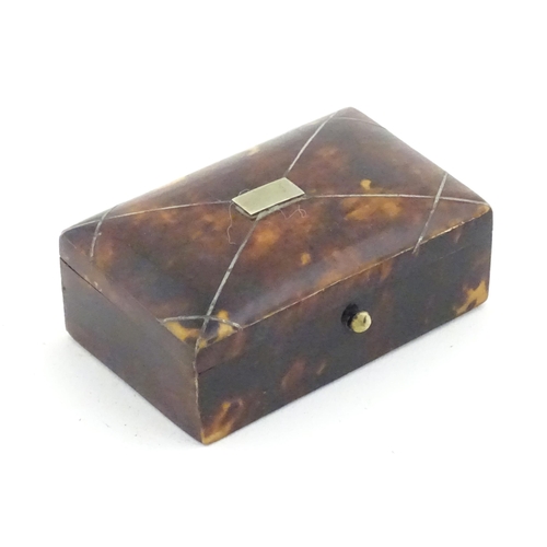 1271 - A 19thC tortoiseshell snuff box with inlaid stringing detail to top. Approx. 1