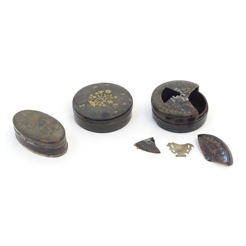 1278 - Three various table snuffs, to include a oval tortoiseshell example with white metal mounts, etc. Ov... 