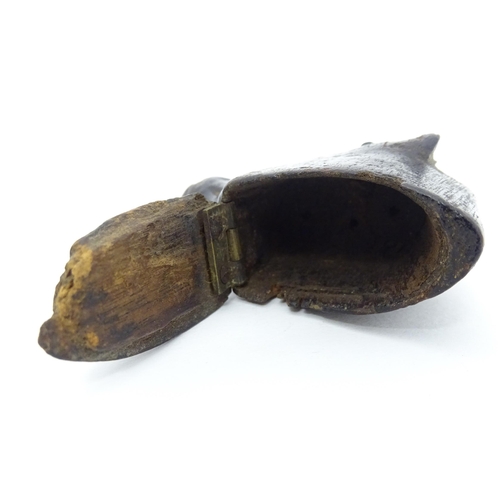 1277 - A naive / folk art treen carved wood snuff box modelled as a horse head. Approx. 2 1/2