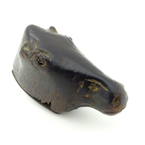 1277 - A naive / folk art treen carved wood snuff box modelled as a horse head. Approx. 2 1/2