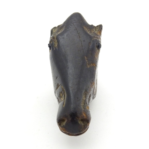 1277 - A naive / folk art treen carved wood snuff box modelled as a horse head. Approx. 2 1/2