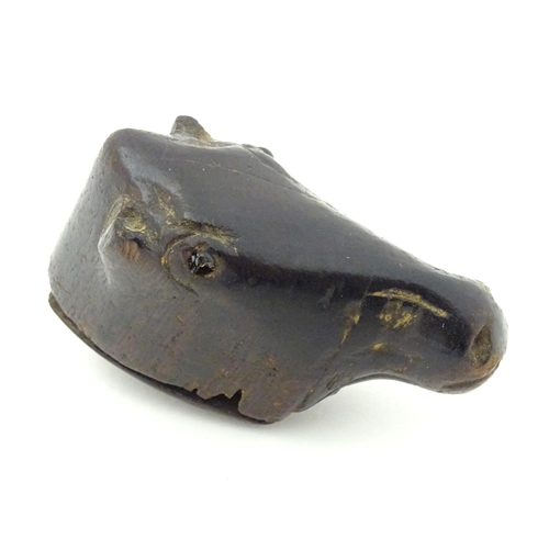 1277 - A naive / folk art treen carved wood snuff box modelled as a horse head. Approx. 2 1/2