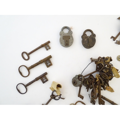 1306 - A large quantity of assorted old keys and padlocks. Various sizes.