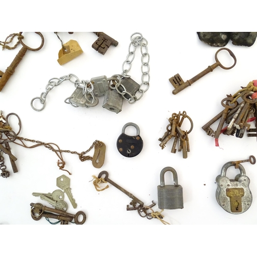 1306 - A large quantity of assorted old keys and padlocks. Various sizes.