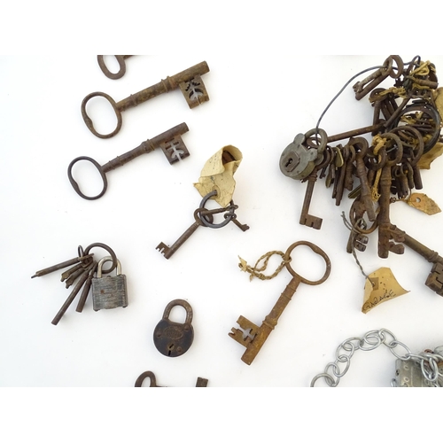 1306 - A large quantity of assorted old keys and padlocks. Various sizes.