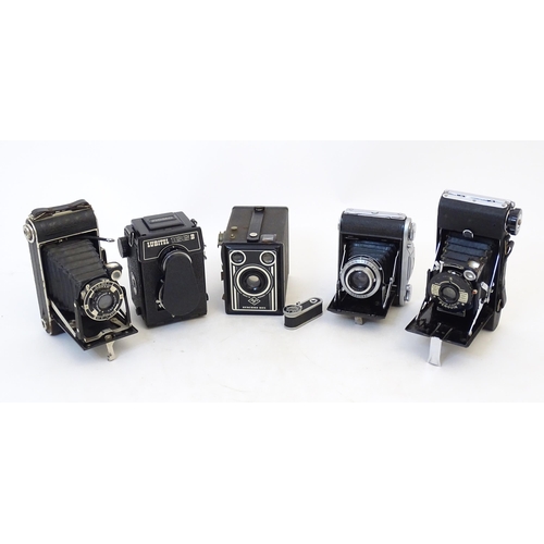 1248A - A quantity of 20thC cameras to include a Polaroid Land Camera model 95A with box and accessories, fl... 