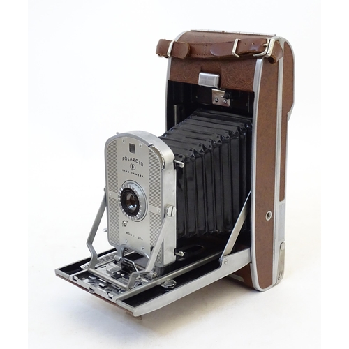 1248A - A quantity of 20thC cameras to include a Polaroid Land Camera model 95A with box and accessories, fl... 