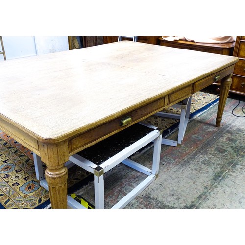 1599 - An exceptionally large, mid / late 20thC oak dining table / farmhouse kitchen table, with three frie... 