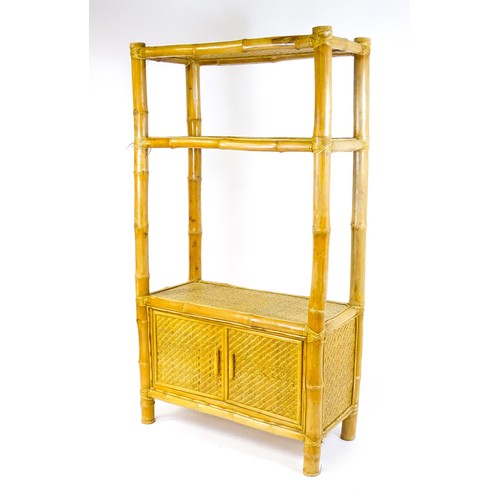 1652 - A mid / late 20thC bamboo and rattan style room divider/ shelves, with three tiers of shelves and a ... 