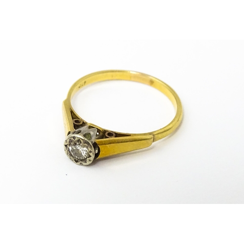 616 - An 18ct gold ring with central illusion set diamond. Ring size approx O