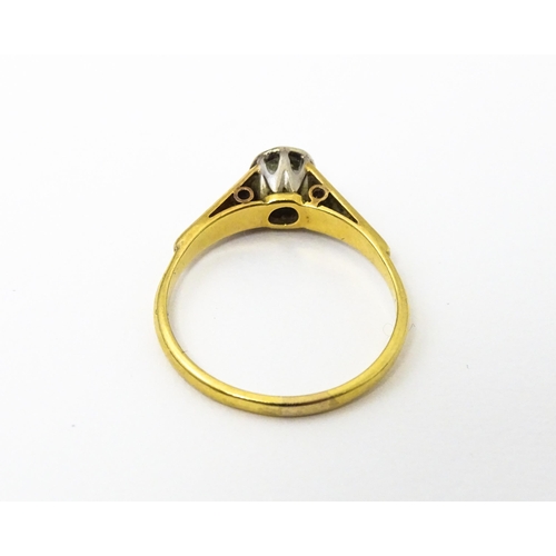 616 - An 18ct gold ring with central illusion set diamond. Ring size approx O