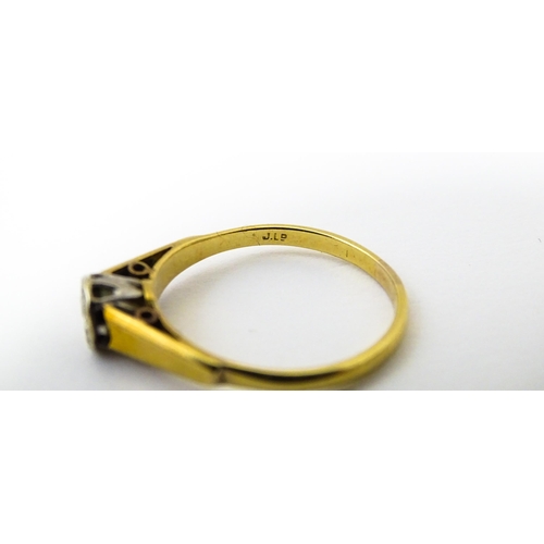 616 - An 18ct gold ring with central illusion set diamond. Ring size approx O