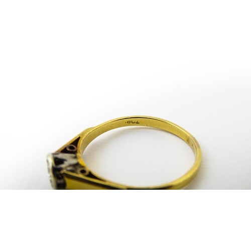 616 - An 18ct gold ring with central illusion set diamond. Ring size approx O