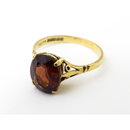 622 - A 9ct gold ring set with central garnet. Ring size approx. M