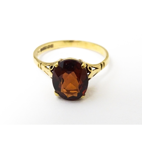 622 - A 9ct gold ring set with central garnet. Ring size approx. M