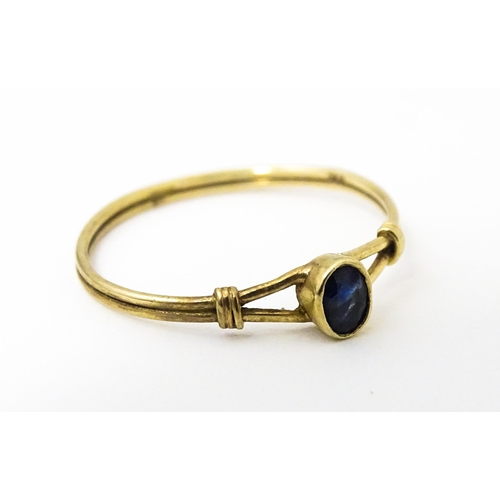 638 - A 9ct gold ring set with central spinel. Ring size approx. L