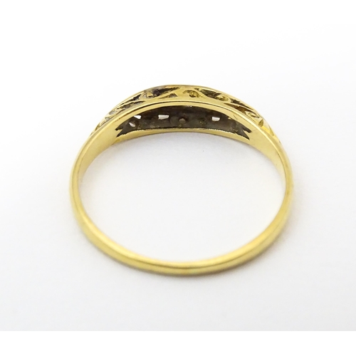 650 - An 18ct gold ring set with 5 graduated diamonds. Ring size approx. M