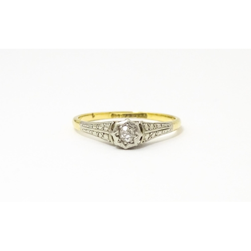 652 - An 18ct gold ring with platinum set diamond. Ring size approx. M