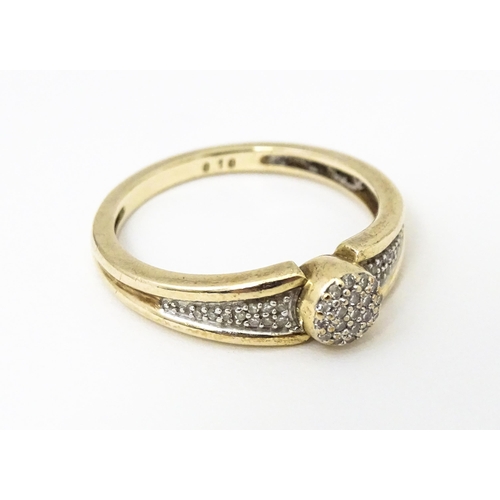 657 - A 9ct gold ring set with diamonds. Ring size approx. M 1/2