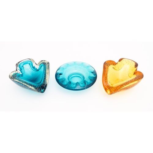 272 - Murano glass: Three glass dishes / bowls, two having bullicante style decoration. The largest approx... 