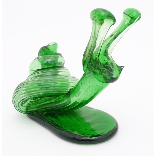 283 - A green glass model of a snail. Approx. 5 3/4