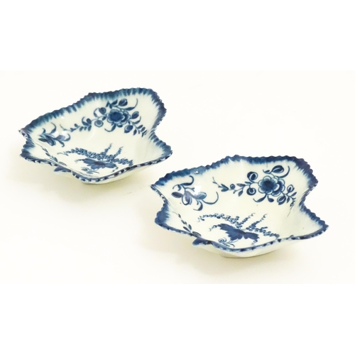 54 - Two Worcester blue and white pickle leaf dishes decorated in the Vine pattern. Both bearing crescent... 