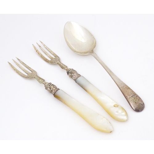 345 - A tea silver spoon Sheffield 1930 maker Fenton Brothers Ltd, together with a pair of silver pastry f... 