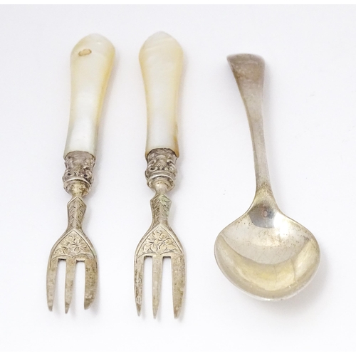 345 - A tea silver spoon Sheffield 1930 maker Fenton Brothers Ltd, together with a pair of silver pastry f... 