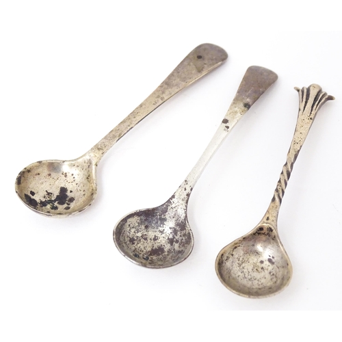 357 - Three various silver salt spoons to include an Albany pattern salt spoon hallmarked Birmingham 1901 ... 