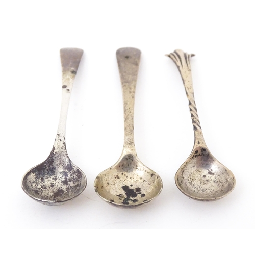 357 - Three various silver salt spoons to include an Albany pattern salt spoon hallmarked Birmingham 1901 ... 