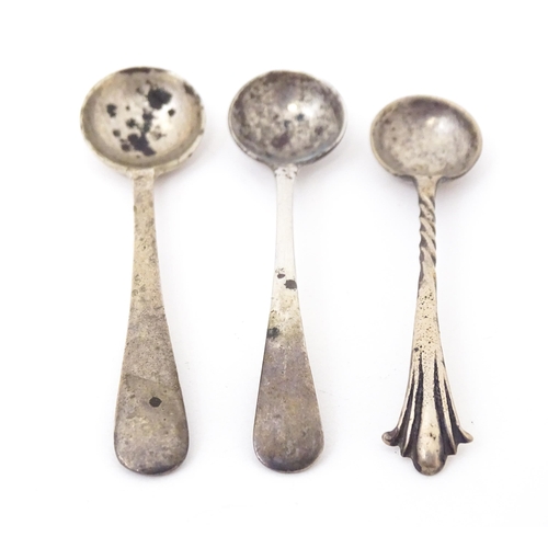 357 - Three various silver salt spoons to include an Albany pattern salt spoon hallmarked Birmingham 1901 ... 