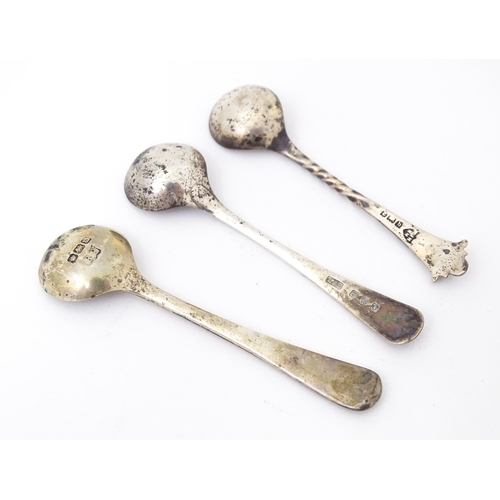 357 - Three various silver salt spoons to include an Albany pattern salt spoon hallmarked Birmingham 1901 ... 