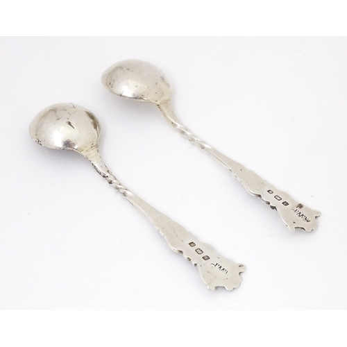 368 - A pair of silver salt spoons. Hallmarked Birmingham 1906 maker Arthur Willmore Pennington. Approx 2 ... 