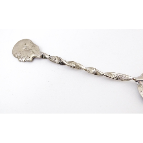 371 - Three assorted spoons to include two silver examples, one titled 'baby' and hallmarked Glasgow 1928 ... 