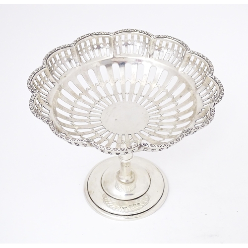 382 - A pedestal sweet meat dish with pierced decoration. Hallmarked Birmingham 1912 maker Synyer & Beddoe... 